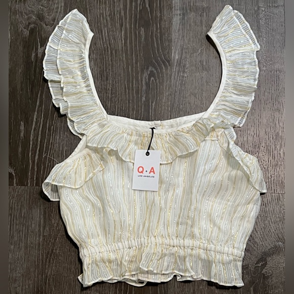 Q&A**Beautiful Summer Top***Small $112 - Picture 5 of 5